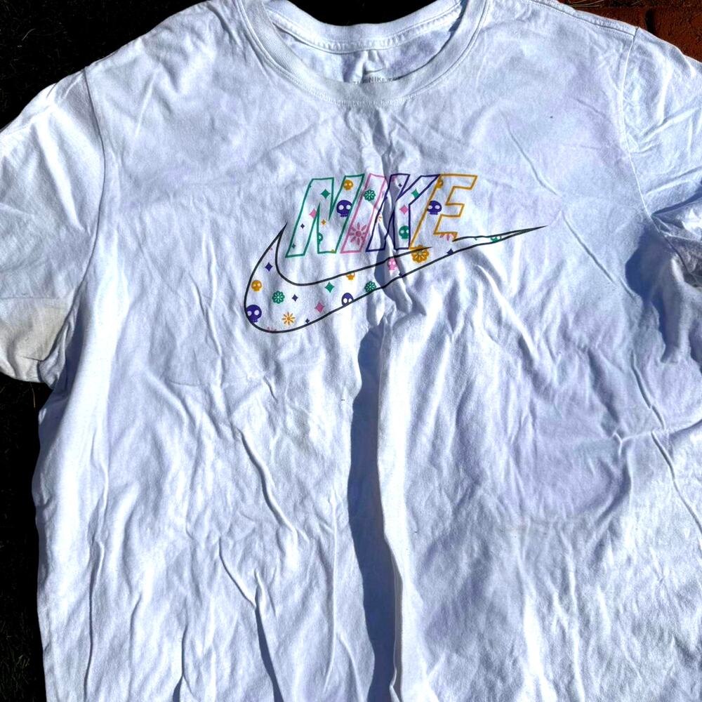 Men's Nike XXL Colorful Skulls & Flowers T-Shirt